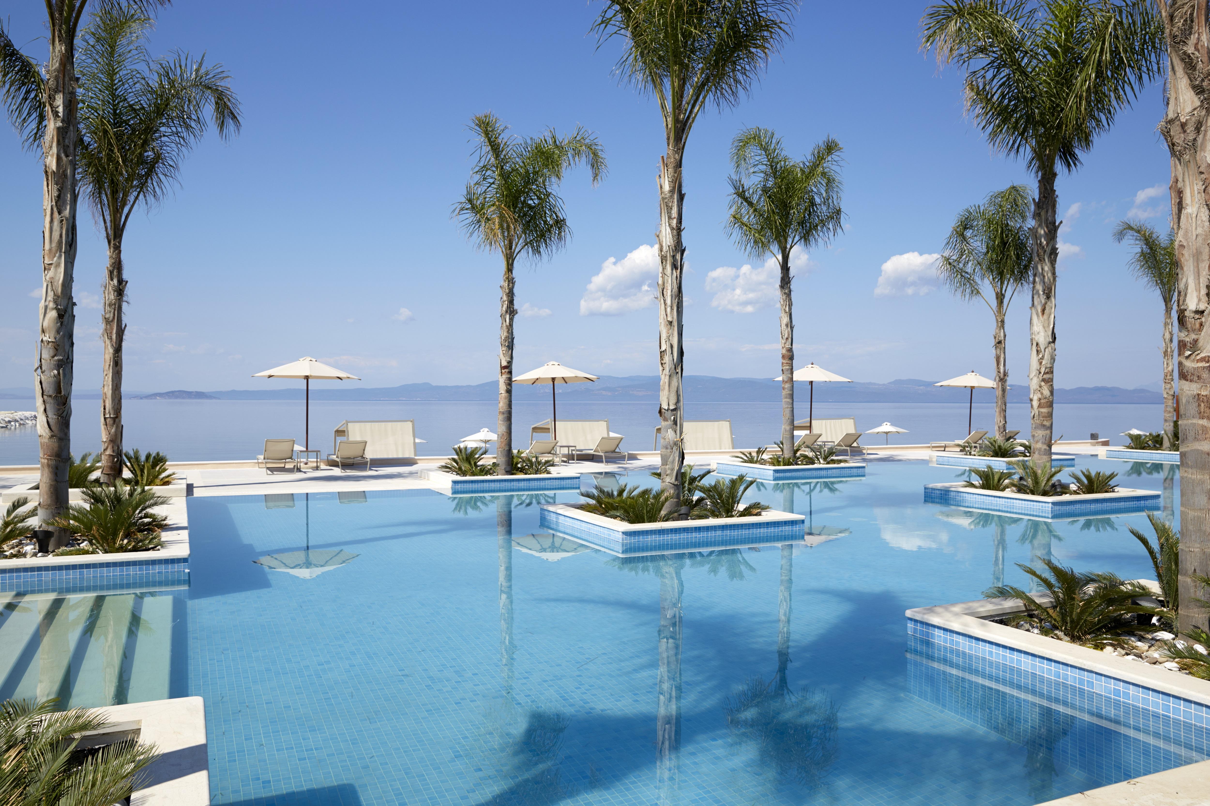 Miraggio Thermal Spa Resort Paliouri Bagian luar foto The pool at the hotel