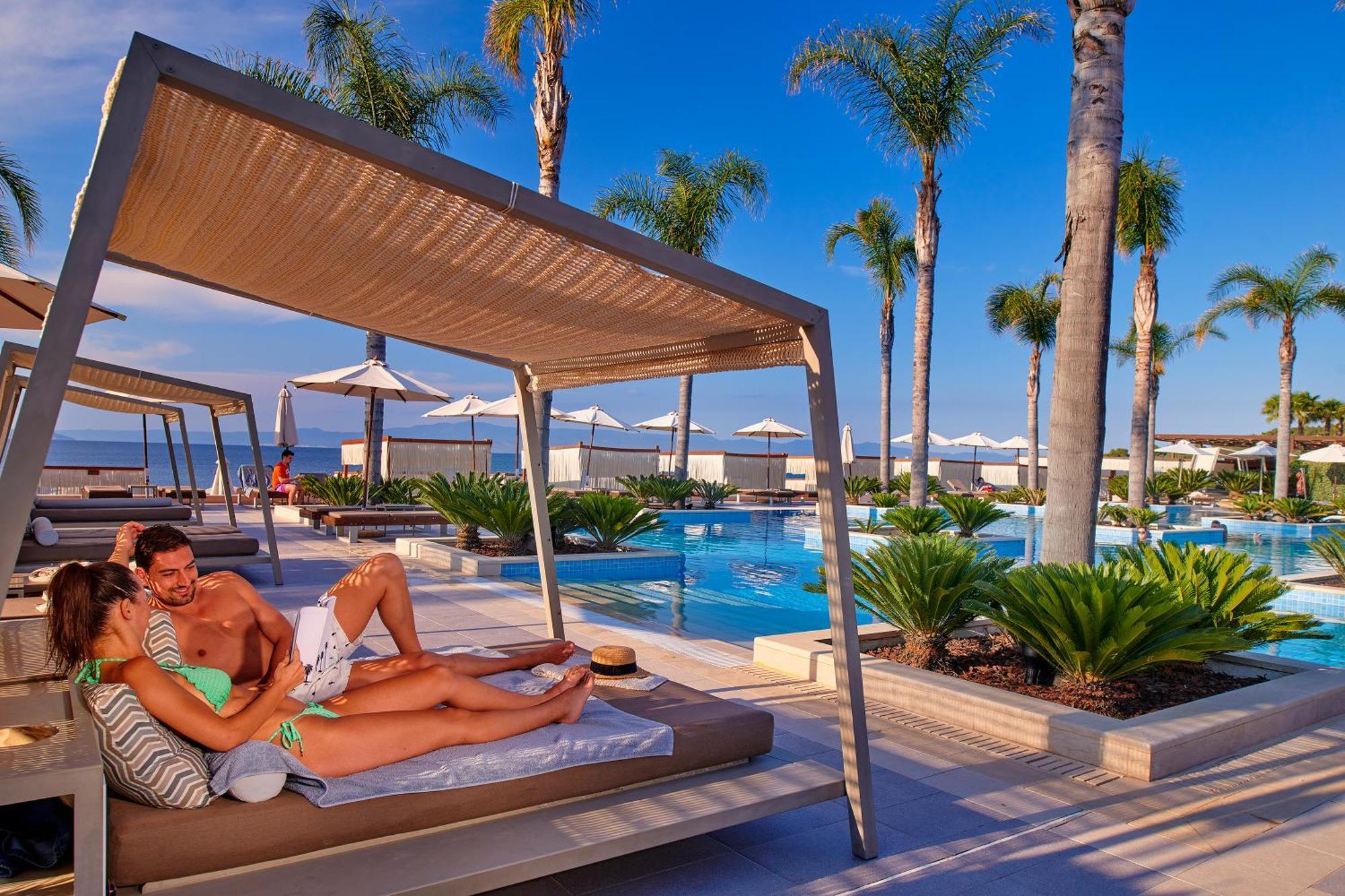 Miraggio Thermal Spa Resort Paliouri Bagian luar foto The resort's pool area