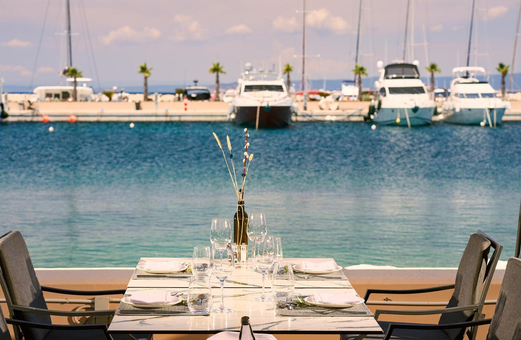 Miraggio Thermal Spa Resort Paliouri Bagian luar foto View of the marina
