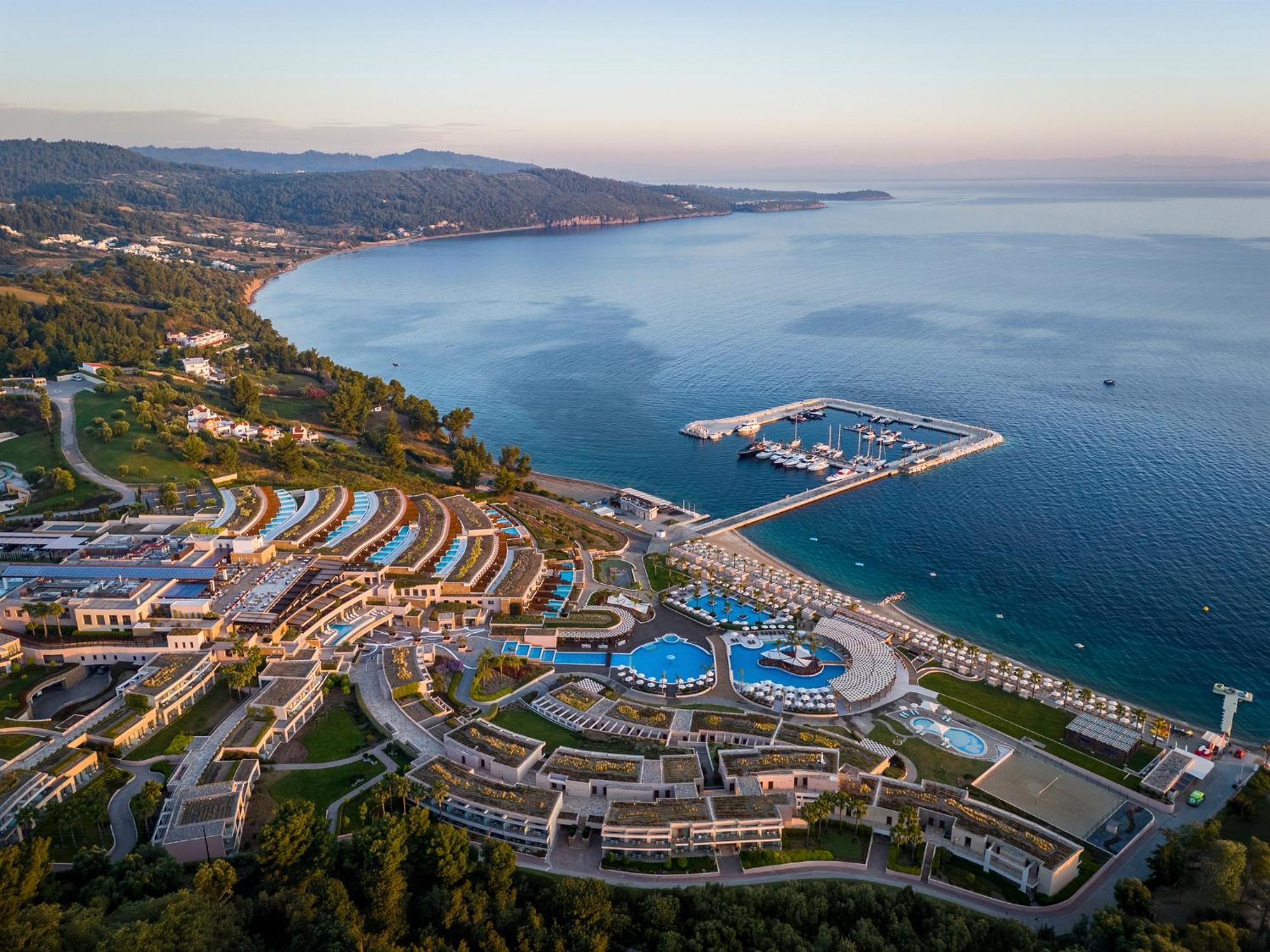 Miraggio Thermal Spa Resort Paliouri Bagian luar foto Aerial view of the resort