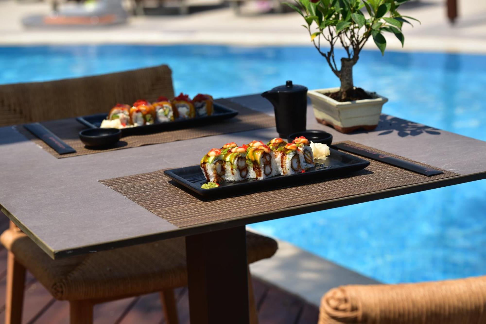 Miraggio Thermal Spa Resort Paliouri Bagian luar foto Sushi at the pool