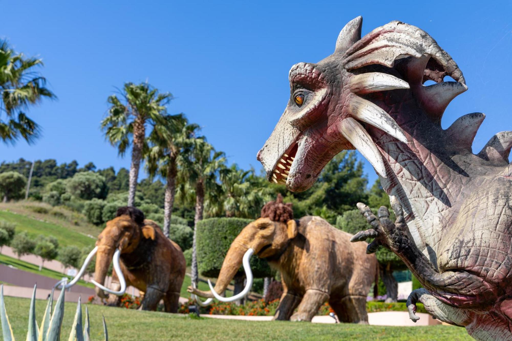 Miraggio Thermal Spa Resort Paliouri Bagian luar foto The park's "Ice Age" section
