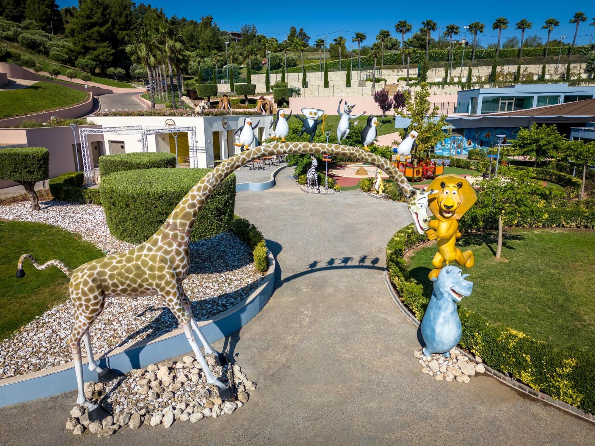 Miraggio Thermal Spa Resort Paliouri Bagian luar foto The entrance to the park