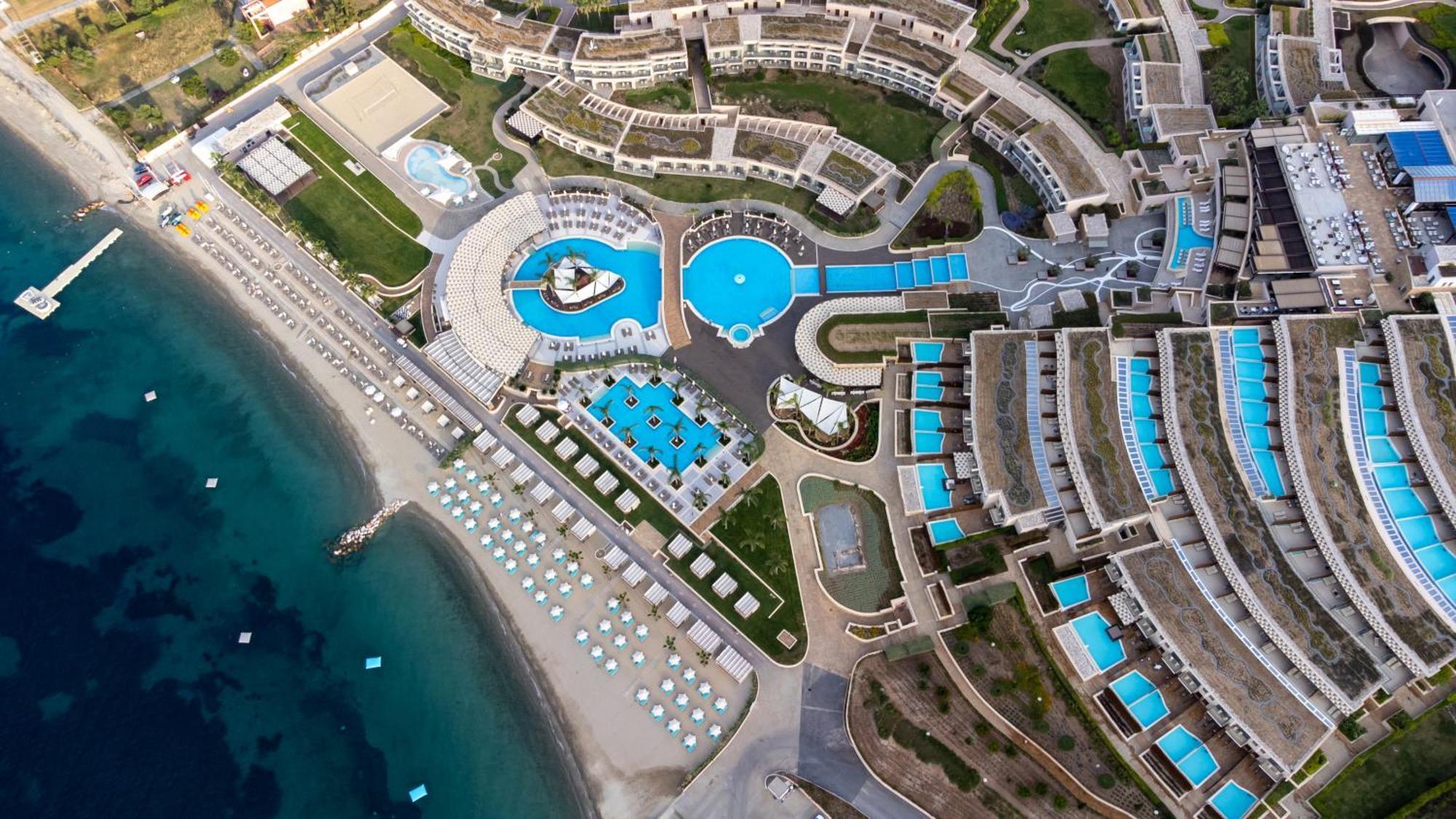 Miraggio Thermal Spa Resort Paliouri Bagian luar foto Aerial view of the resort