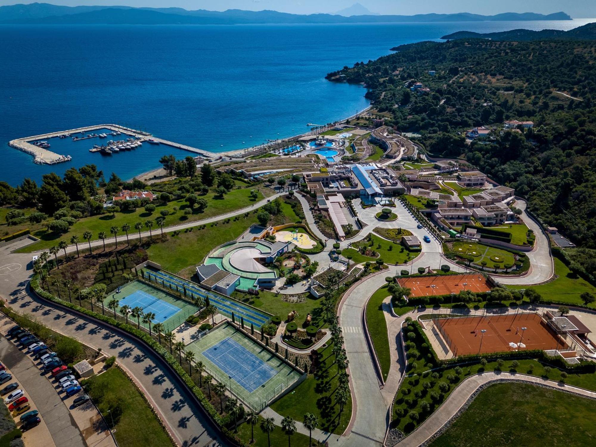 Miraggio Thermal Spa Resort Paliouri Bagian luar foto Aerial view of the resort